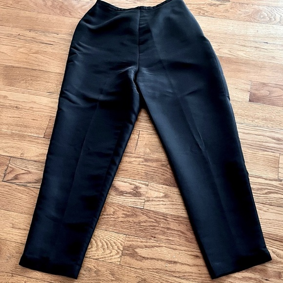 Bloomingdale’s Silk Black Slacks Pants Zip Button Size 10 P Sleek Witchy Vampire - Picture 1 of 13